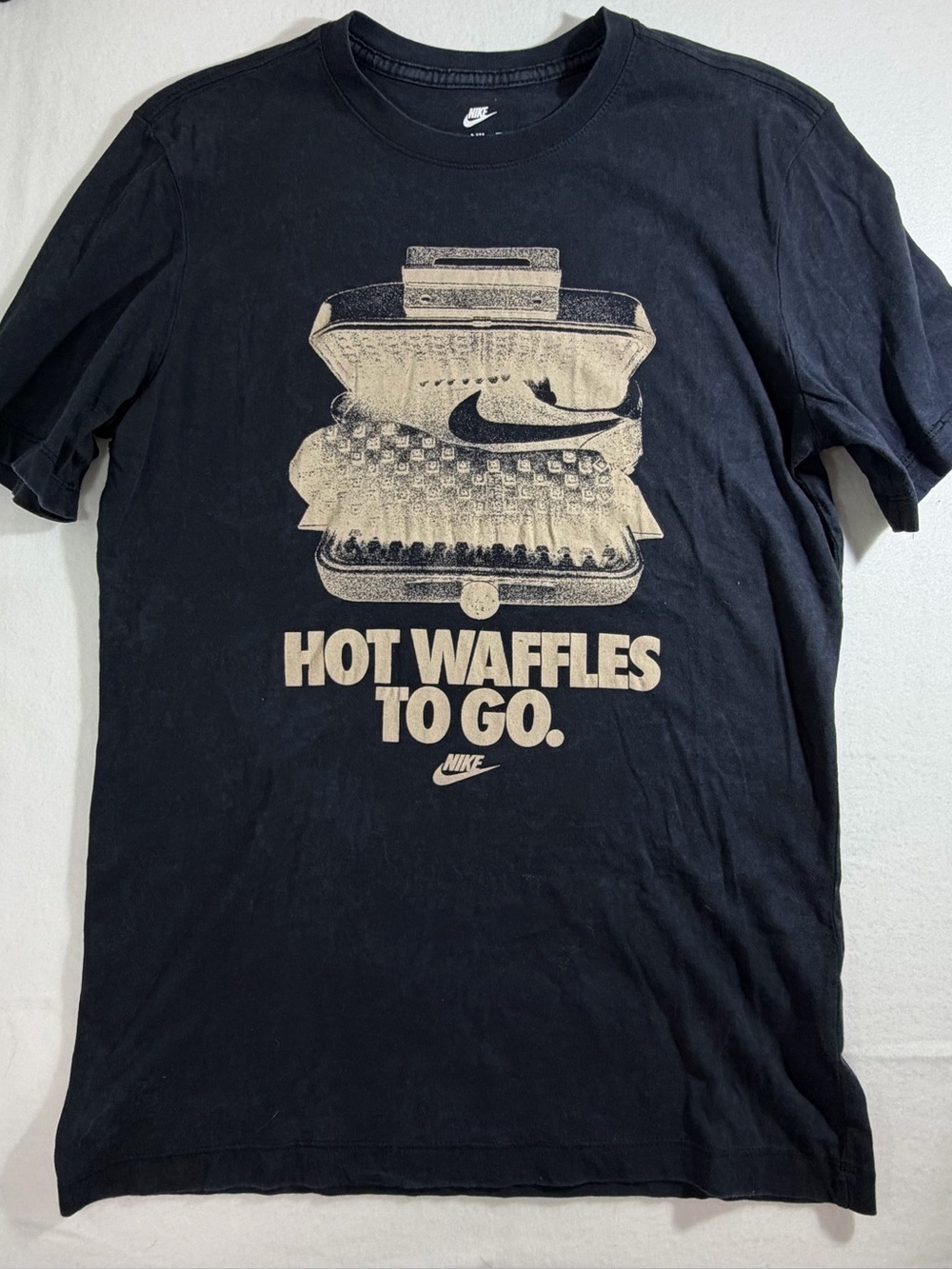 Nike Men’s Black Graphic 'Hot Waffles To Go' T-Shirt - Sz Small